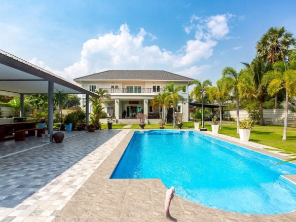 7 Bedroom 5 Bathroom Pool Villa in Hua Hin HH-121