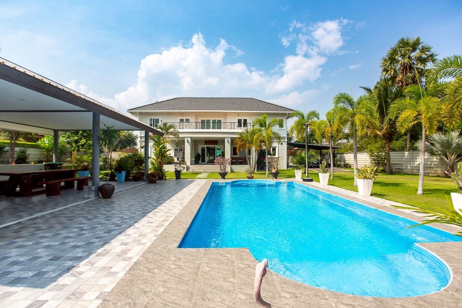 526 7 Bedroom 5 Bathroom Pool Villa in Hua Hin HH-121