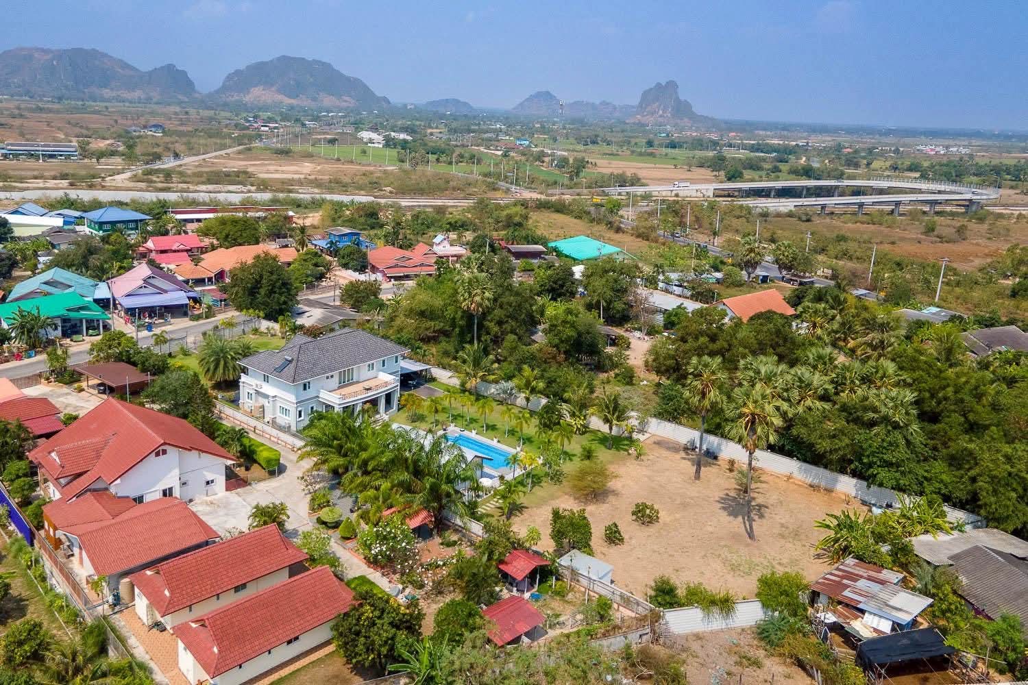 556 7 Bedroom 5 Bathroom Pool Villa in Hua Hin HH-121