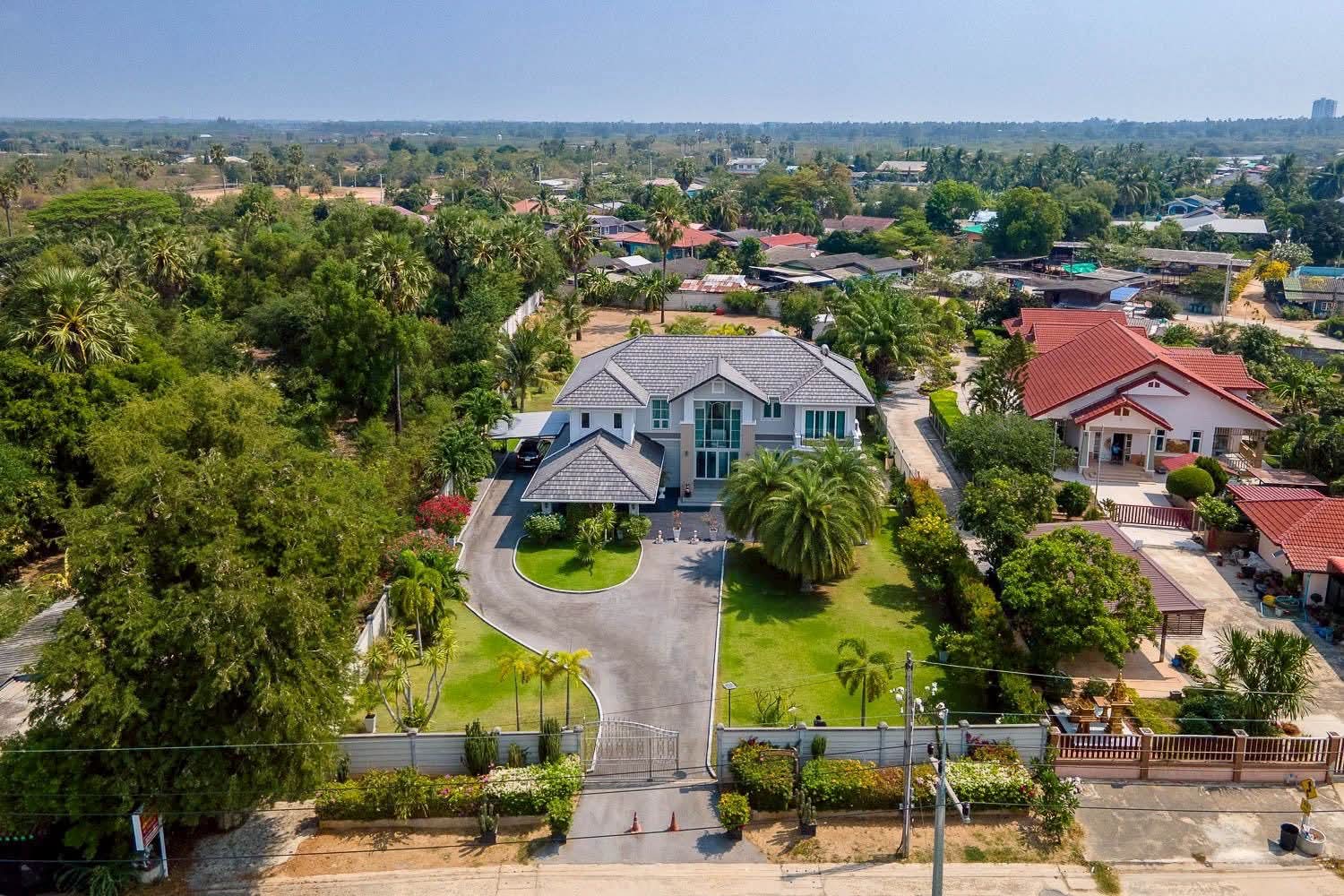559 7 Bedroom 5 Bathroom Pool Villa in Hua Hin HH-121