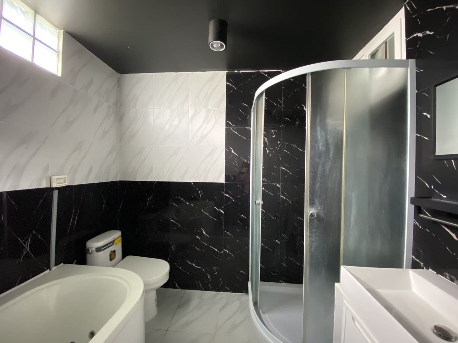 4 Bedroom 3 Bathroom Pool Villa in Hua Hin HH-118