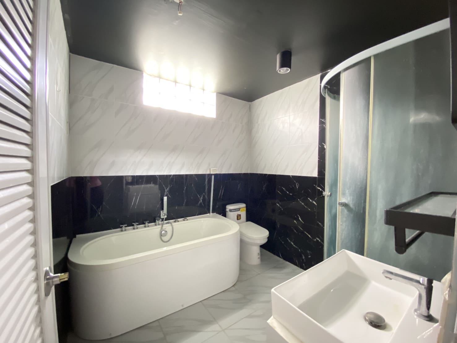 4 Bedroom 3 Bathroom Pool Villa in Hua Hin HH-118
