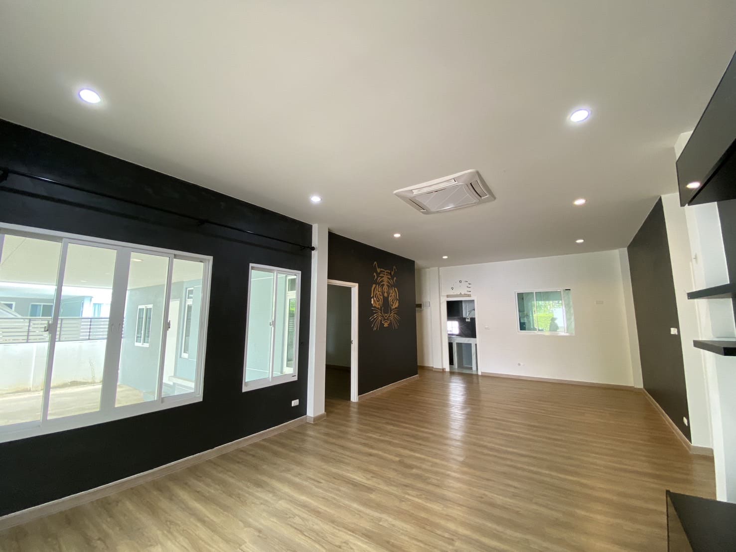 4 Bedroom 3 Bathroom Pool Villa in Hua Hin HH-118