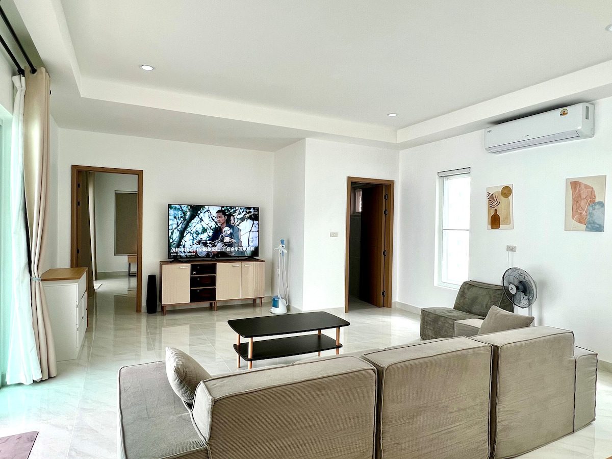 4 Bedroom 4 Bathroom Pool Villa in Hua Hin HH-127
