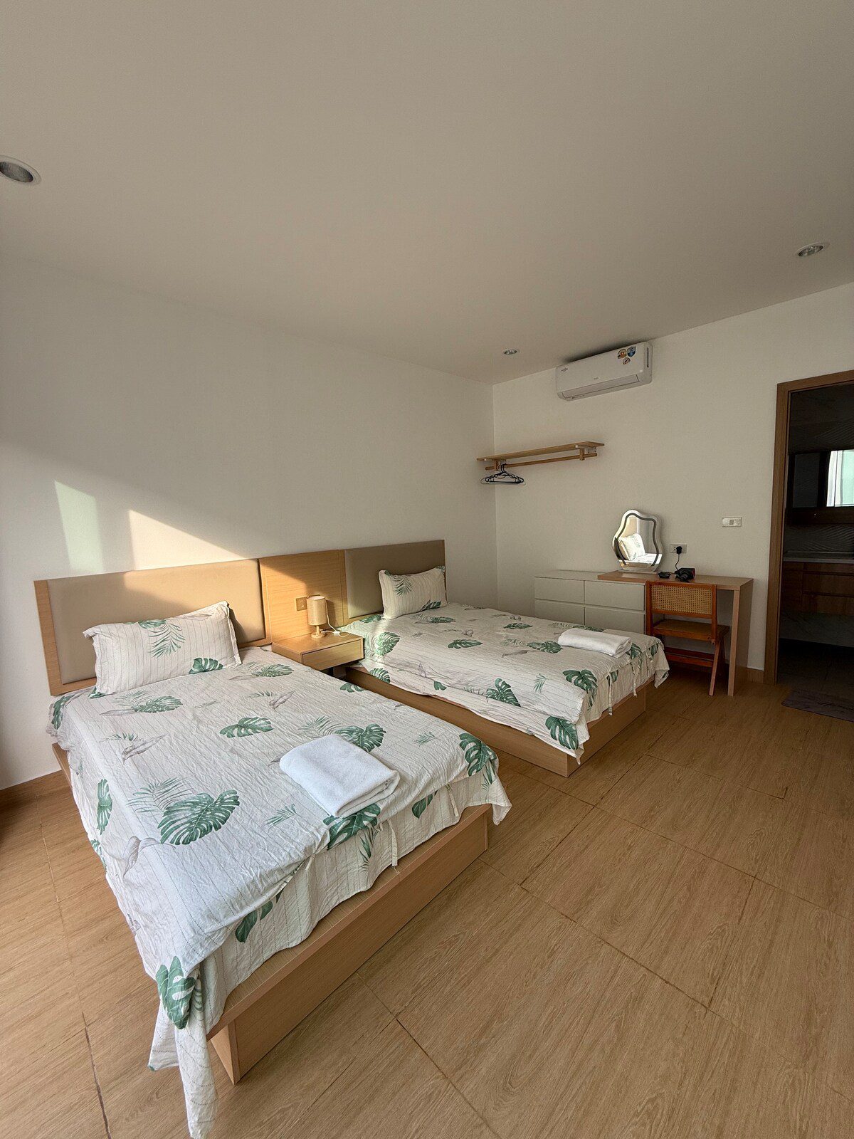 5 Bedroom 5 Bathroom Pool Villa in Hua Hin HH-128