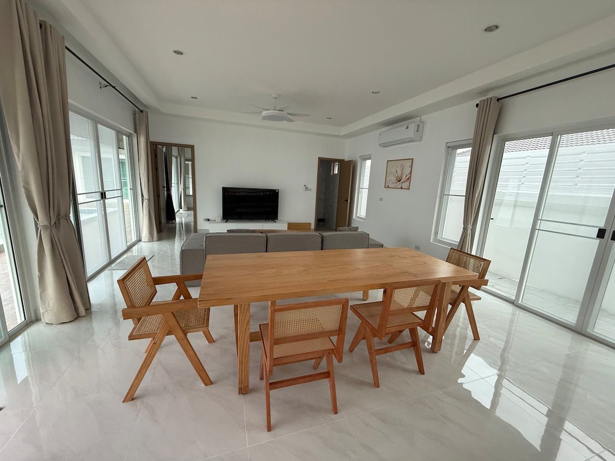 4 Bedroom 4 Bathroom Pool Villa in Hua Hin HH-126