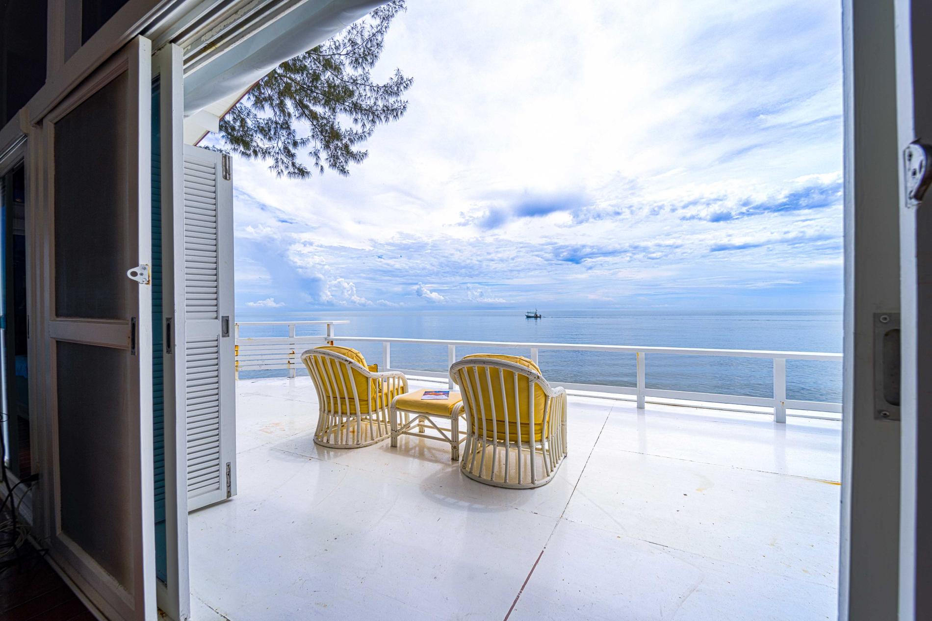 20250917_214235_9361jpg 6 Bedroom 5 Bathroom Villa in Hua Hin HH-129