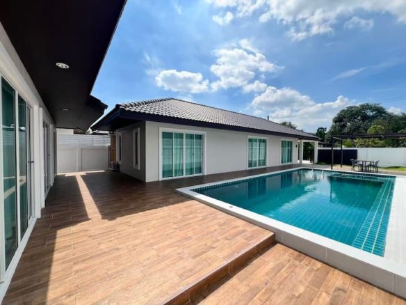 4 Bedroom 4 Bathroom Pool Villa in Hua Hin HH-127