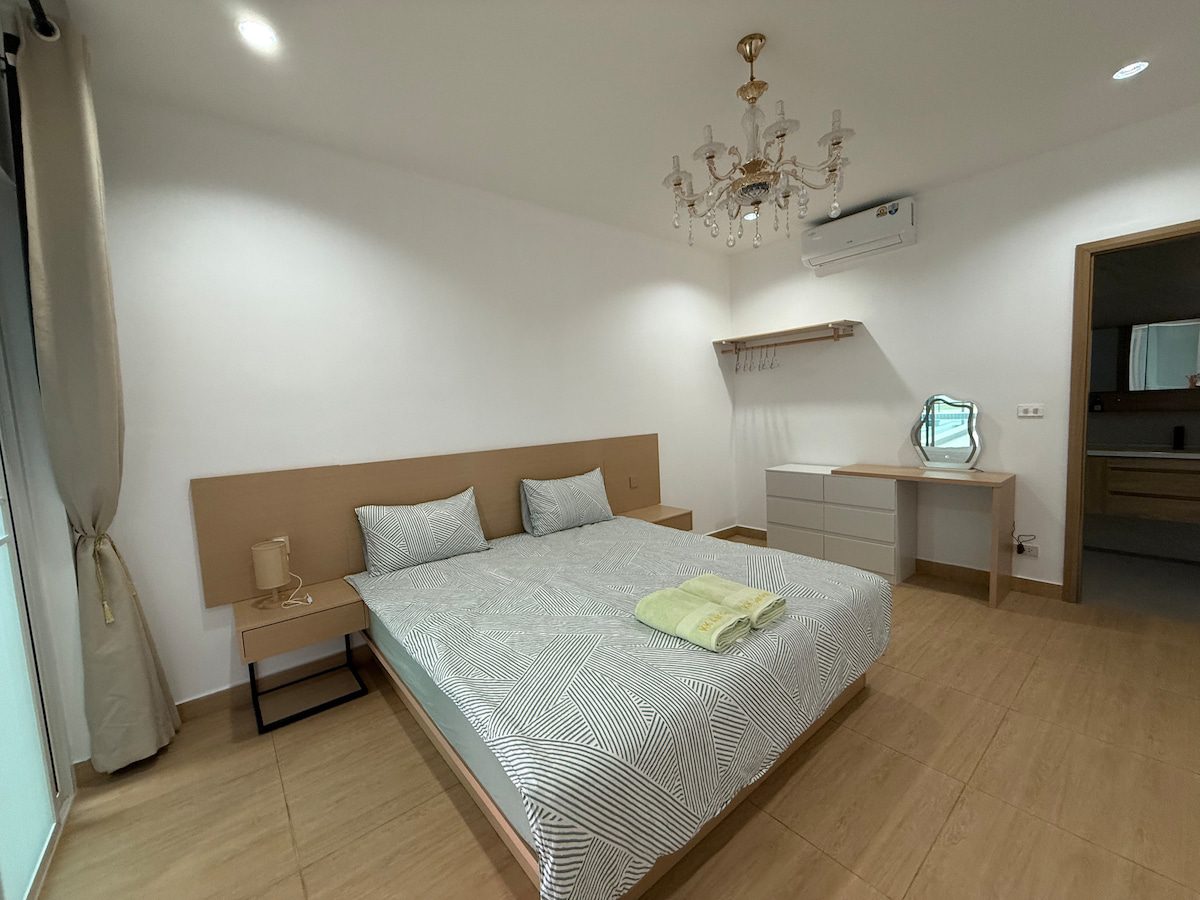 4 Bedroom 4 Bathroom Pool Villa in Hua Hin HH-126