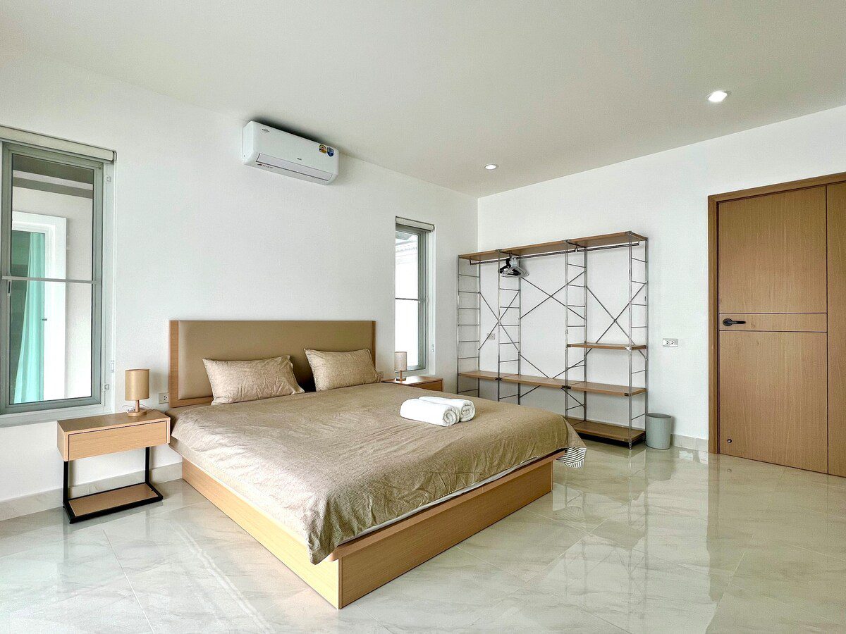 4 Bedroom 4 Bathroom Pool Villa in Hua Hin HH-127