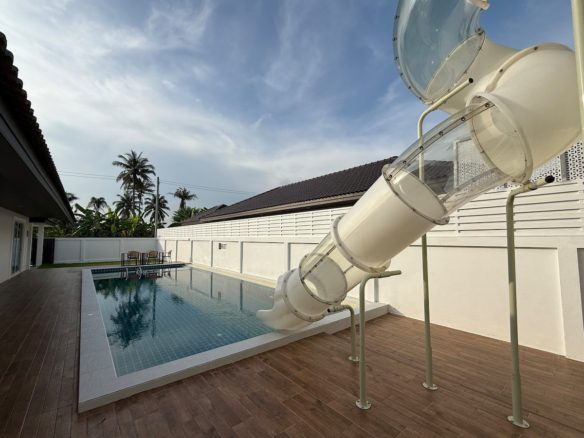 5 Bedroom 5 Bathroom Pool Villa in Hua Hin HH-128