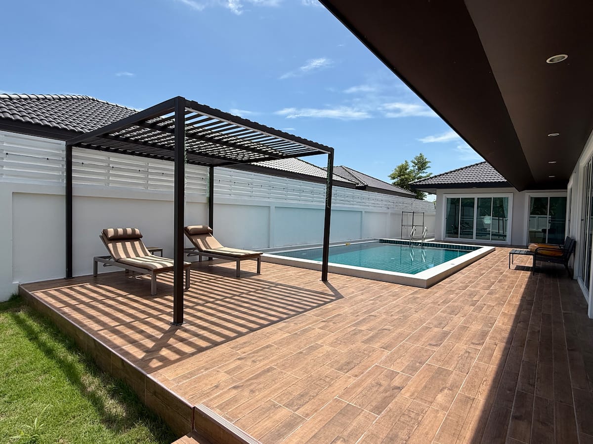 4 Bedroom 4 Bathroom Pool Villa in Hua Hin HH-126