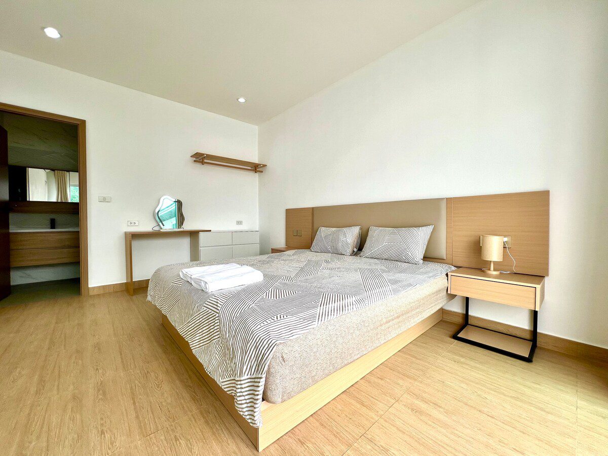 4 Bedroom 4 Bathroom Pool Villa in Hua Hin HH-127