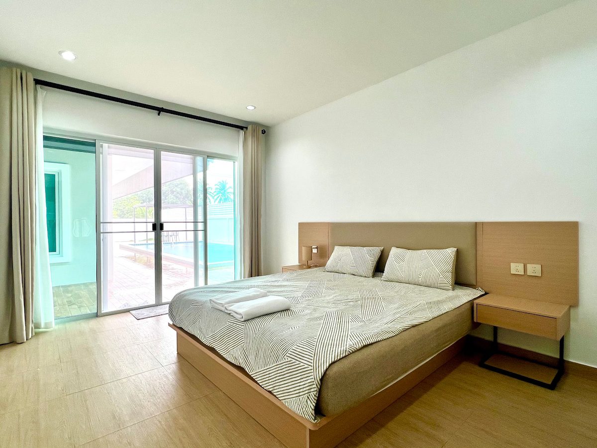 4 Bedroom 4 Bathroom Pool Villa in Hua Hin HH-127