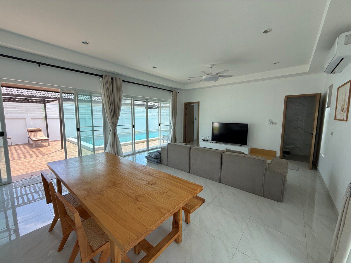 4 Bedroom 4 Bathroom Pool Villa in Hua Hin HH-126