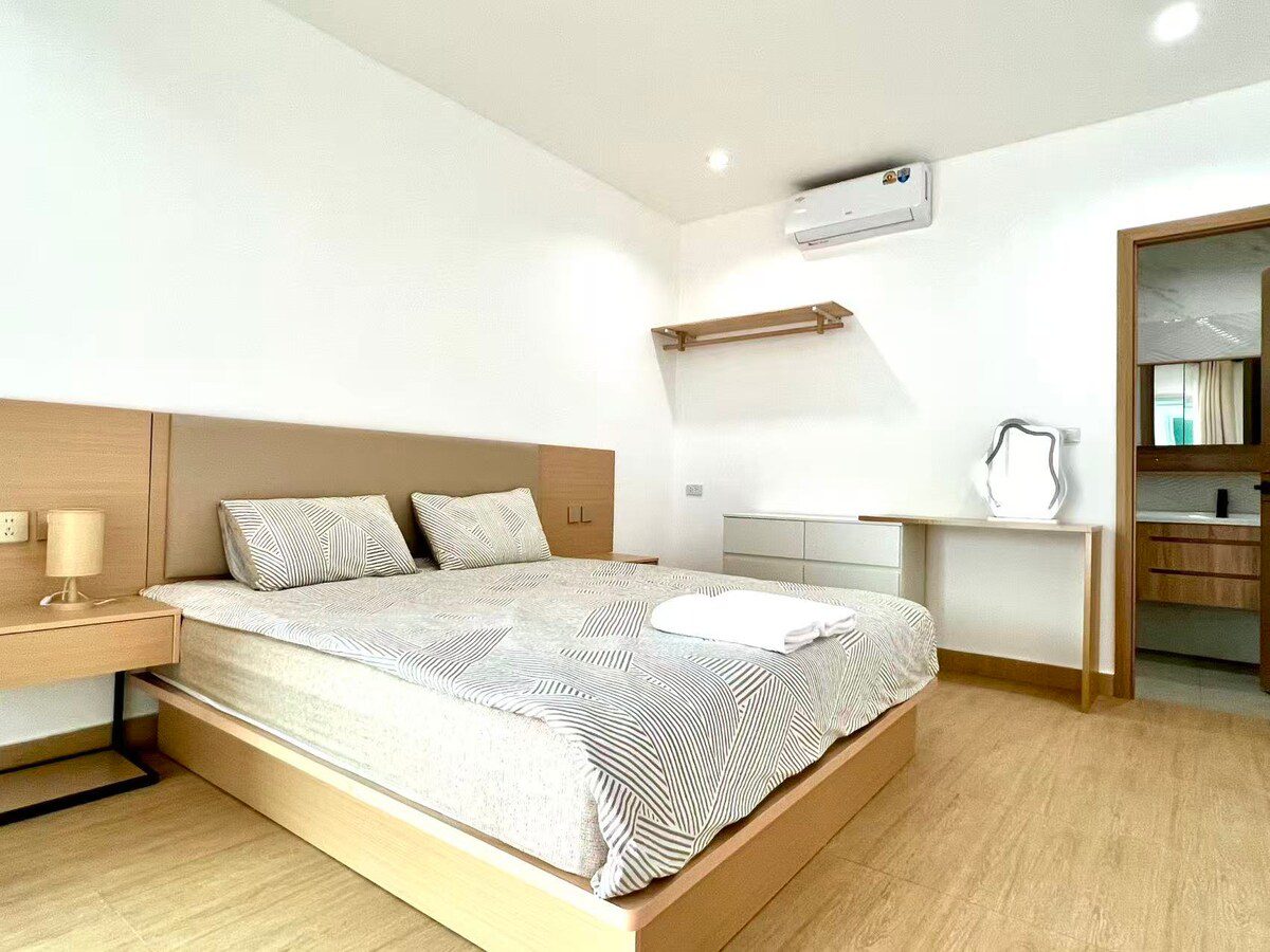 4 Bedroom 4 Bathroom Pool Villa in Hua Hin HH-127