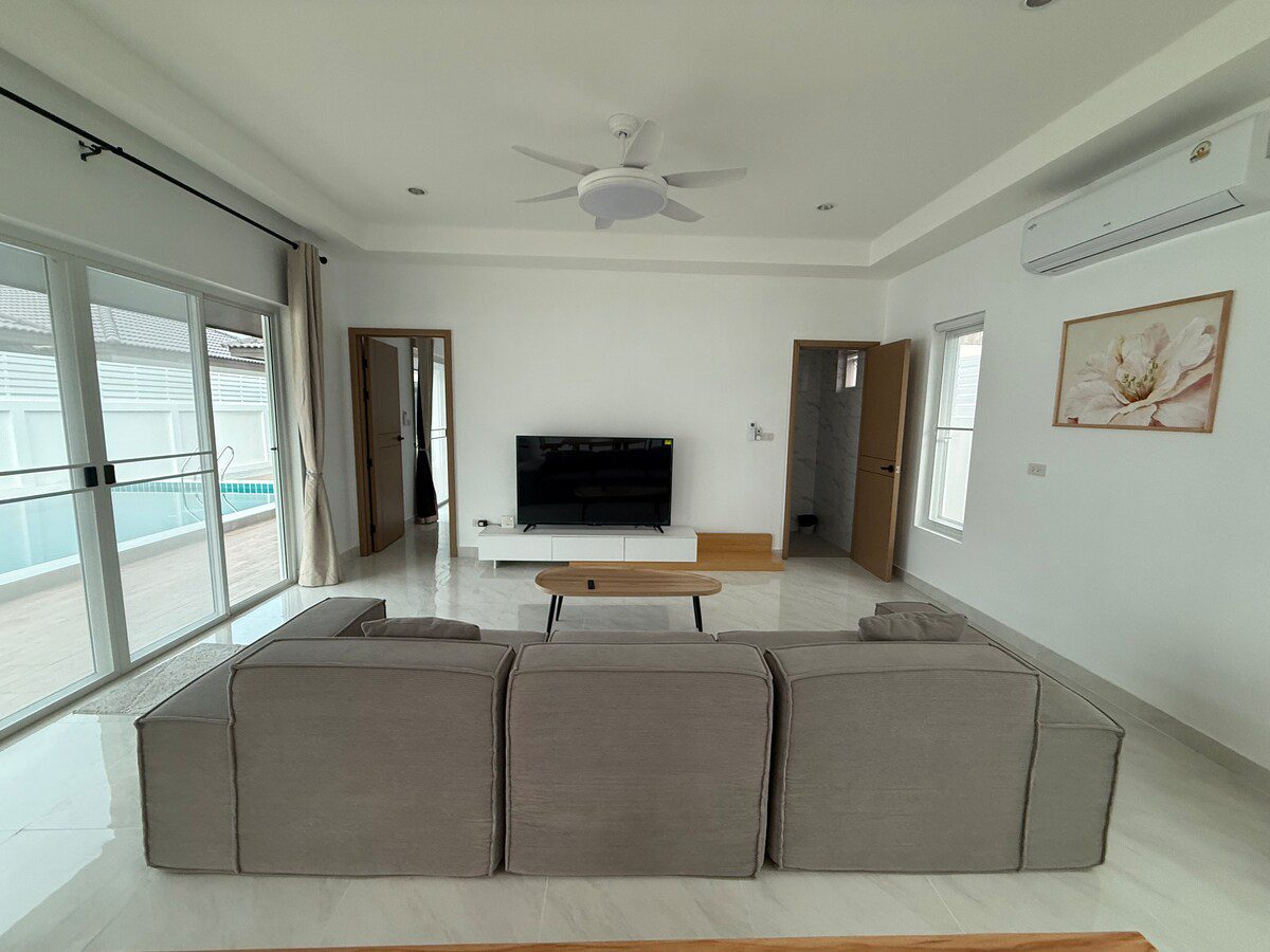 4 Bedroom 4 Bathroom Pool Villa in Hua Hin HH-126