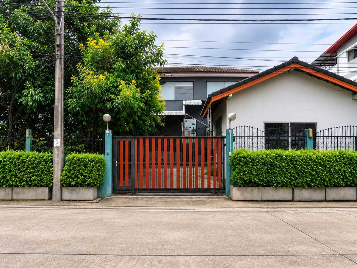 6 Bedroom 6 Bathroom House in Bangkok BKK-142